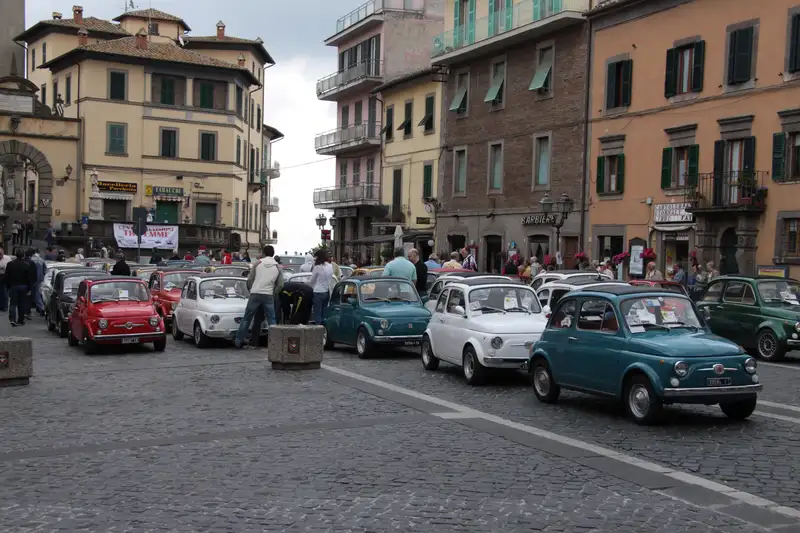 Fiat 500 rally in Soriano nel Cimino piazza
