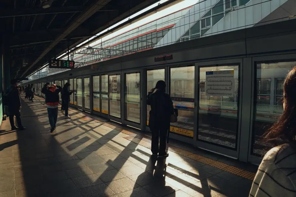 Seoul subway platform